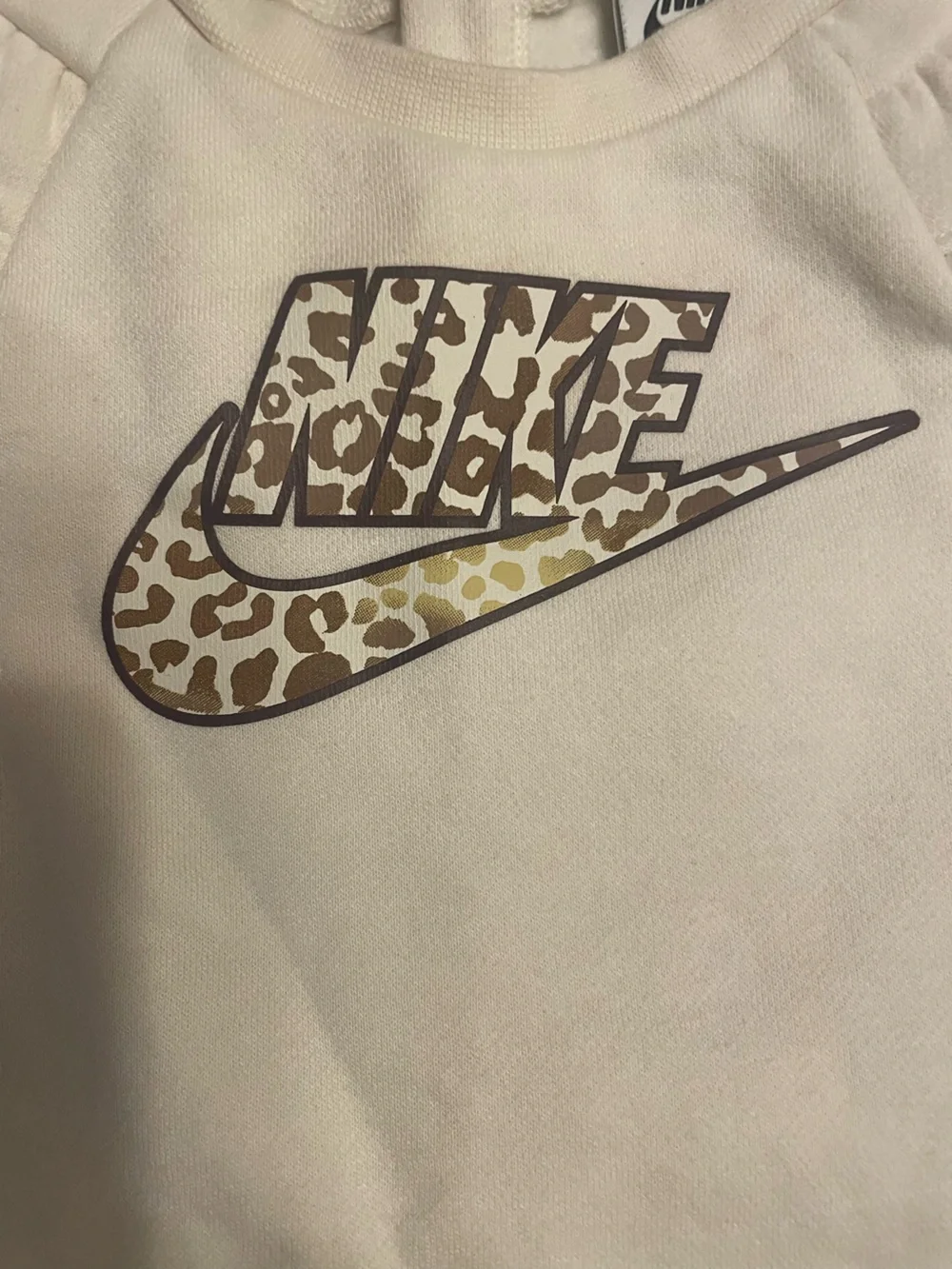 Infant Girl’s Nike Leopard Print 2 Piece Set Size 18 Months